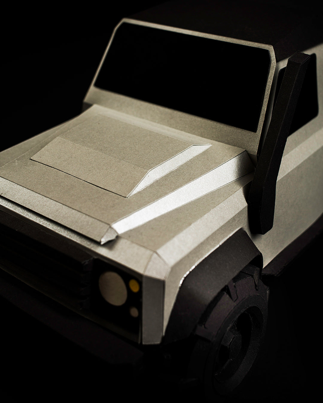  Offroad Papercraft Car Sculpture Kit - Geländewagen Verteidiger - Sleek Silver